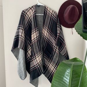 Cejion one size fits all reversible sweater with pockets